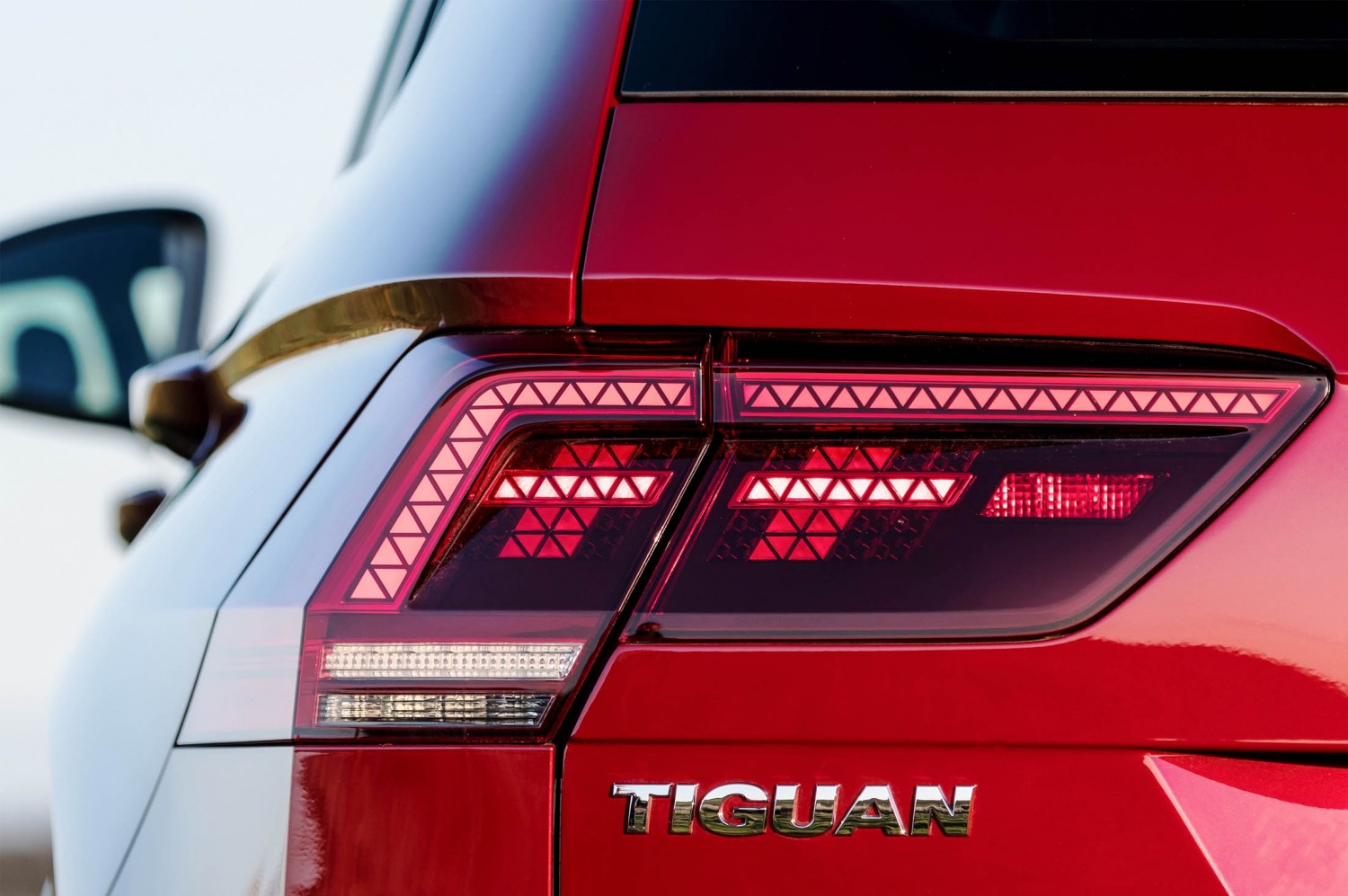 Radikálna zmena, ktorá nás má prebrať z nevedomosti. EÚ zasahuje a fixuje fatálny problém s osvetlením. Čo sa v praxi mení pri jazde?