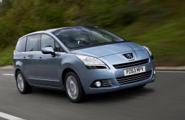Peugeot 5008, front