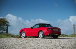 Fiat 124 Spider, side, static, roof up