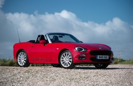 Fiat 124 Spider, side