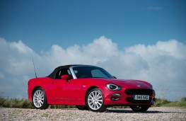 Fiat 124 Spider, side, roof up