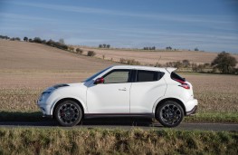 Nissan Juke Nismo RS, side
