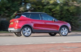 SEAT Arona, side