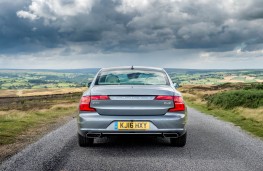 Volvo S90, rear