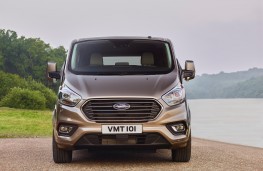 Ford Tourneo Custom, front