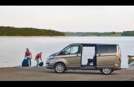 Ford Tourneo Custom, side