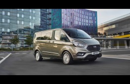 Ford Tourneo Custom, front