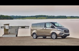 Ford Tourneo Custom, side