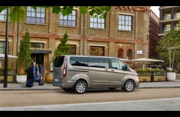 Ford Tourneo Custom, side