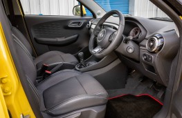 MG3, interior