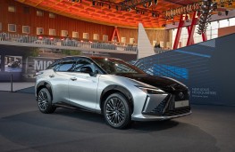 Lexus RZ, 2025, front
