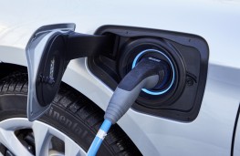 BMW Active Tourer 225ex PHEV Sport, charging point