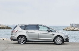 Ford S-MAX, side