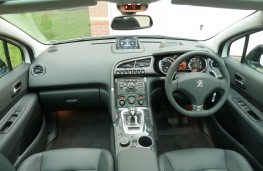 Peugeot 3008 HYbrid4, interior