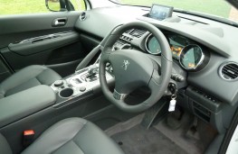 Peugeot 3008 HYbrid4, dashboard