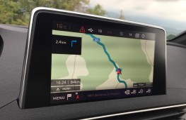Peugeot 3008 GT, 2017, touchscreen