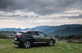 Peugeot 3008 GT, 2017, side, static