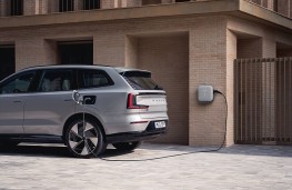 Volvo EX90, 2025, charging