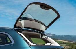 BMW 3 Series Touring, 2019, rear window opening