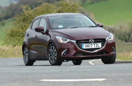 Mazda2, dynamic