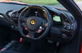 Ferrari 488 GTB, 2018, interior