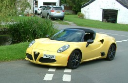 Alfa Romeo 4C Spider, front, static