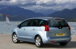 Peugeot 5008 rear