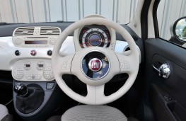 Fiat 500C, interior