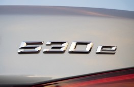 BMW 530e, 2017, badge