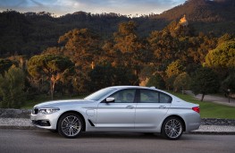 BMW 530e, 2017, side