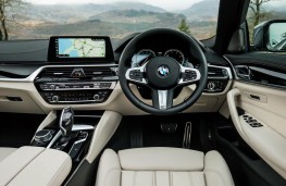 BMW 5 Series, 2017, dashboard