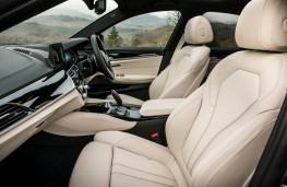 BMW 5 Series, 2017, front seats