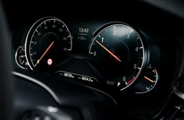 BMW 530d xDrive M Sport, 2017, dials