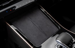 Omoda 5, 2024, wireless charger pad