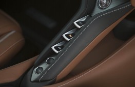 McLaren 720S, 2017, switches