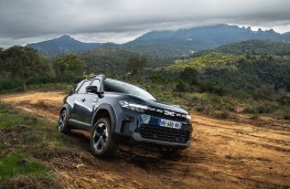 Dacia Bigster hybrid 150, 2026, front, off road