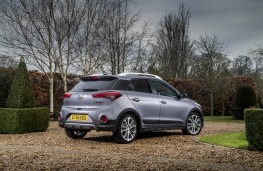 Hyundai i20 Active, rear quarter