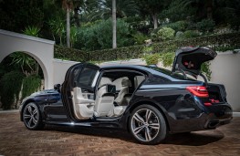 BMW 7 Series, 2016, doors open