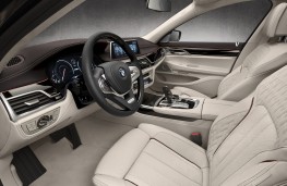 BMW M760Li xDrive V12, interior