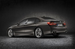 BMW M760Li xDrive V12, rear