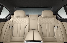 BMW M760Li xDrive V12, seats