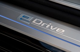 BMW 740Le, sill