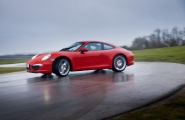 Porsche 911 Carrera S, side