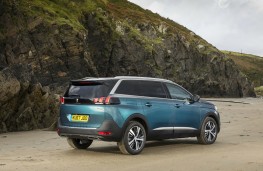Peugeot 5008, rear quarter