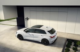 Audi A3 Sportback 40 TFSI e, 2024, overhead