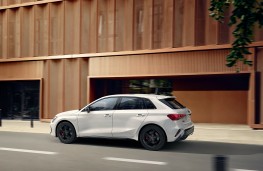 Audi A3 Sportback 40 TFSI e, 2024, side