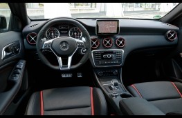 Mercedes A 45 AMG, interior