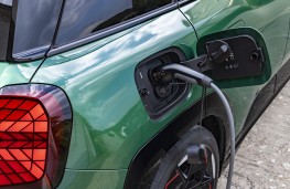 MINI John Cooper Works Aceman, 2024, charging