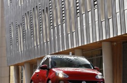 Vauxhall ADAM, upright