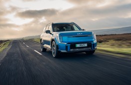 Kia EV9 GT-Line S, 2024, front, action